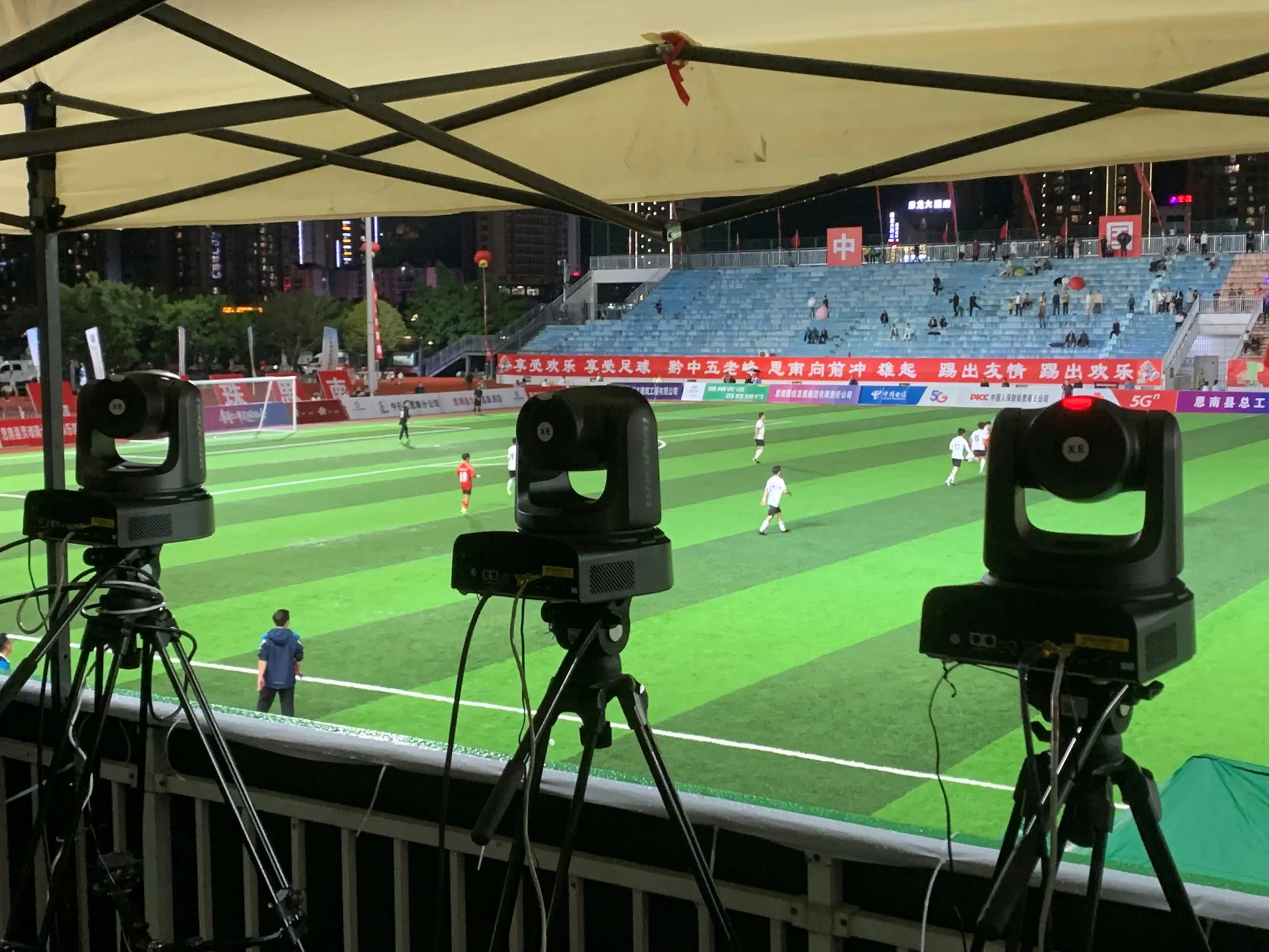 特力科 E10S PTZ 摄像机：解锁体育赛事雨夜直播新可能！