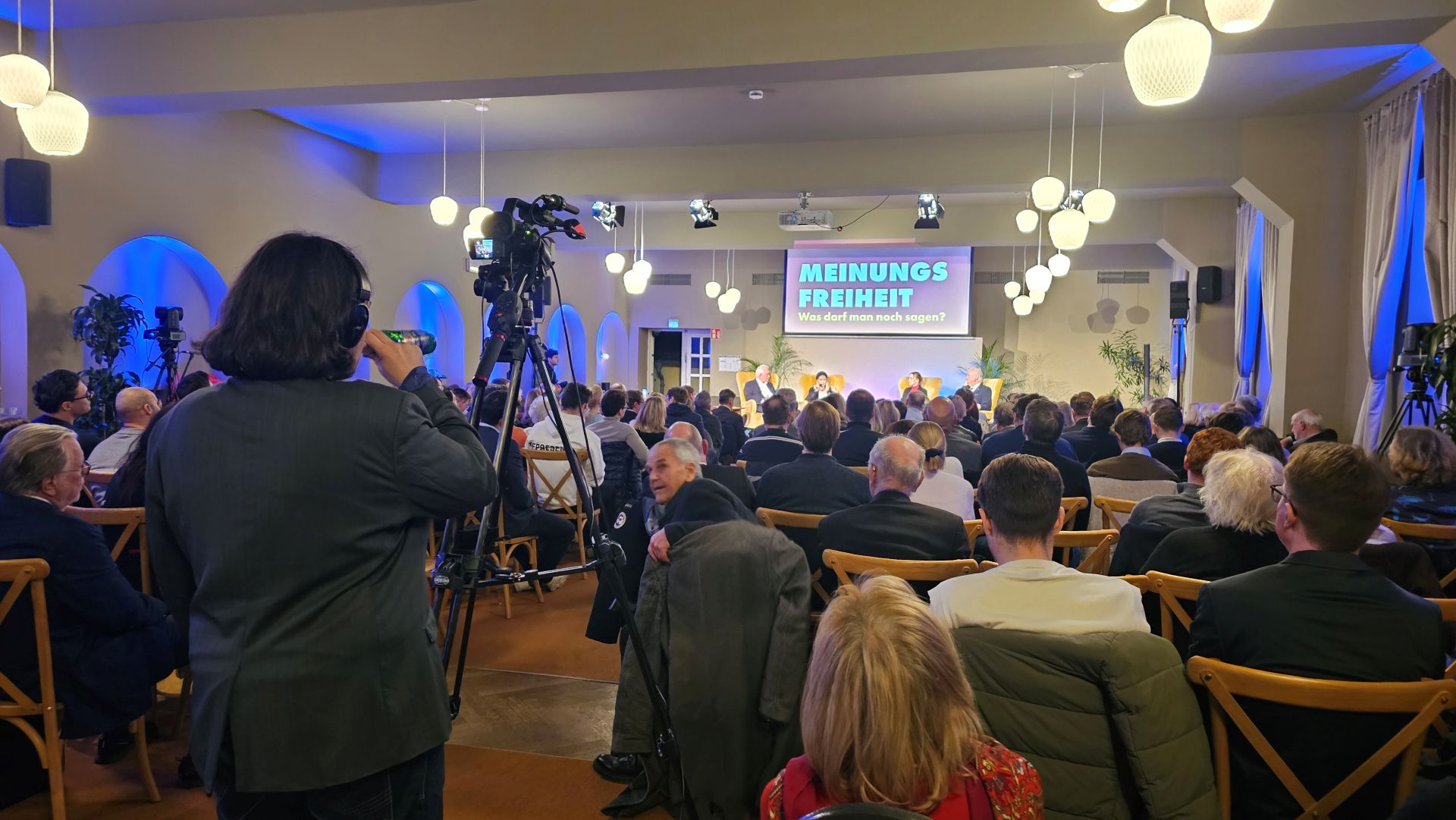 解决方案：特力科 E10 PTZ 摄像机